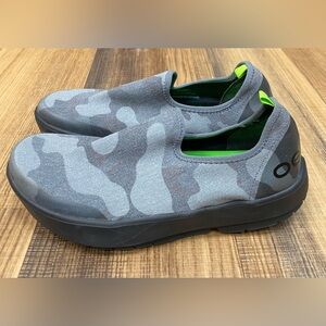 OOFOS Women's OOMG Eezee Low Gray Camo Slip-On Recovery Shoes Size 9